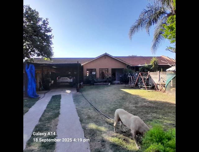 6 BEDROOM HOUSE FOR SALE IN OOS EINDE